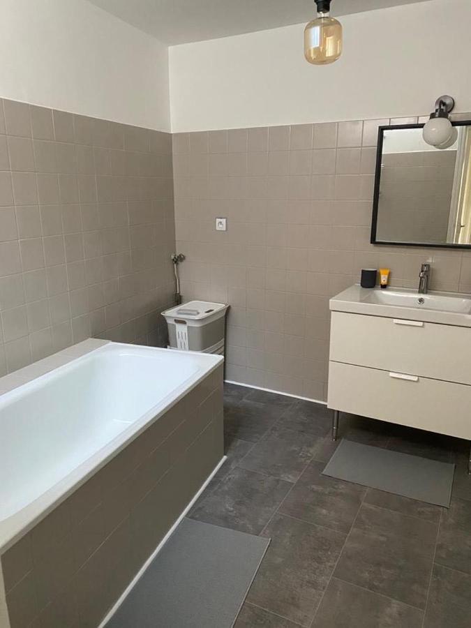 Appartement De Charme En Centre Ville Мийо Екстериор снимка
